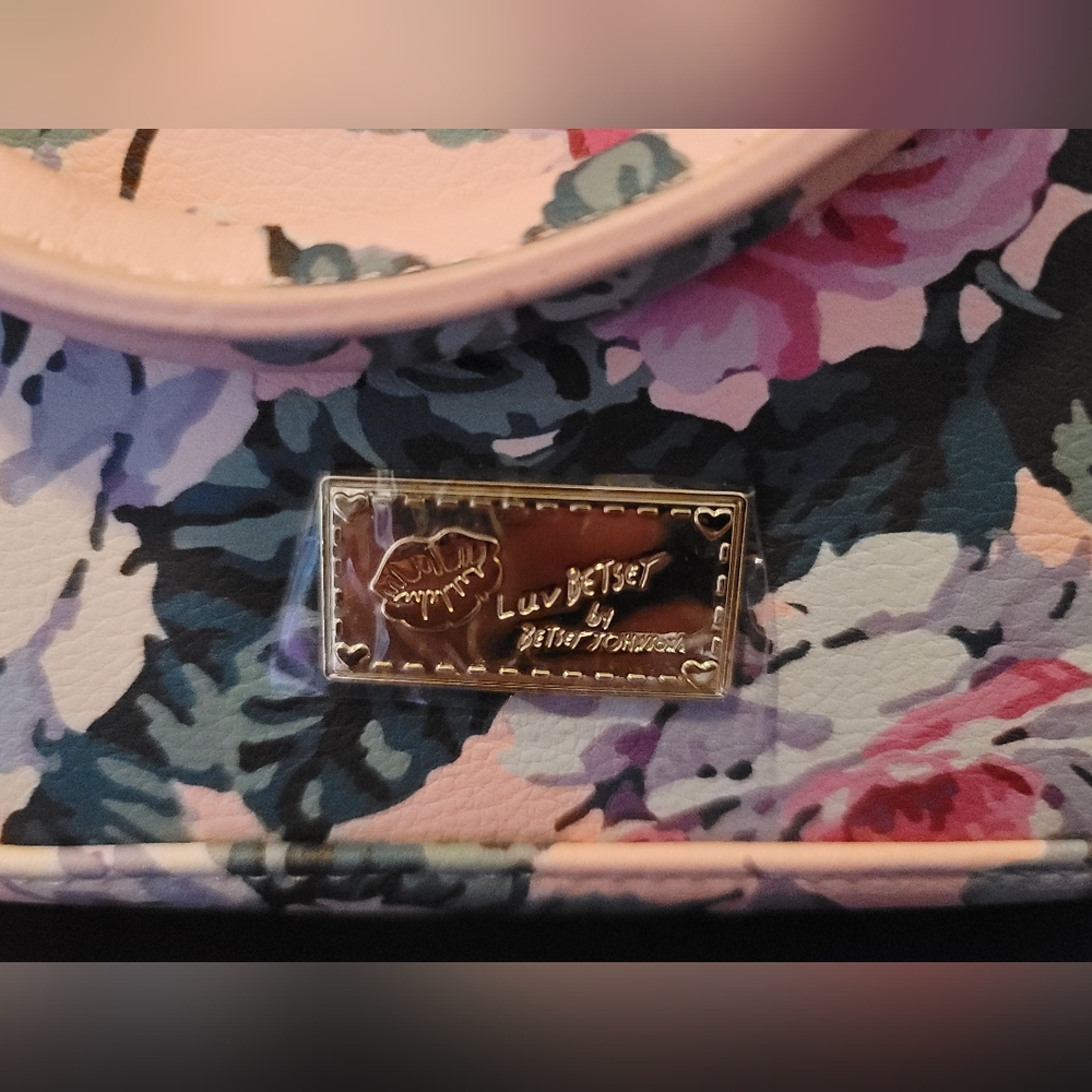Bag 🎒 - Picture 2 of 5